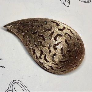 ❣️4/$15 Gold Tone Cut-Out Tear Drop Brooch